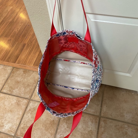 2 VeraBradley totes: ReActiveFamDrawstring/Iconic - Picture 3 of 4